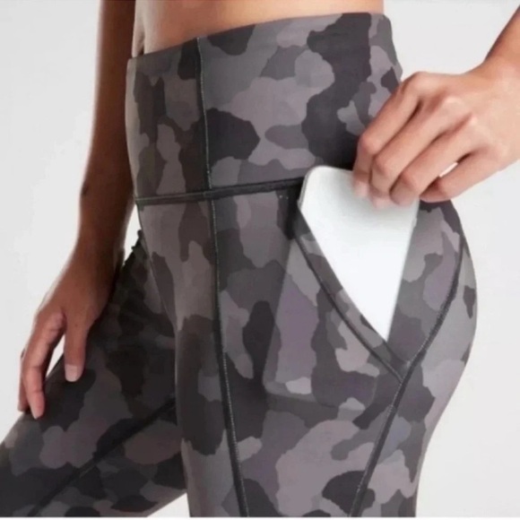 Athleta Lightning Camo 7/8 Tight Leggings Size XS - Picture 8 of 14